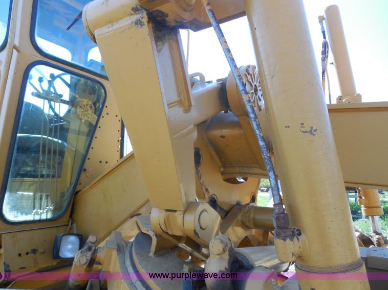 image for item H9806 1992 Dresser 850 articulated motor grader