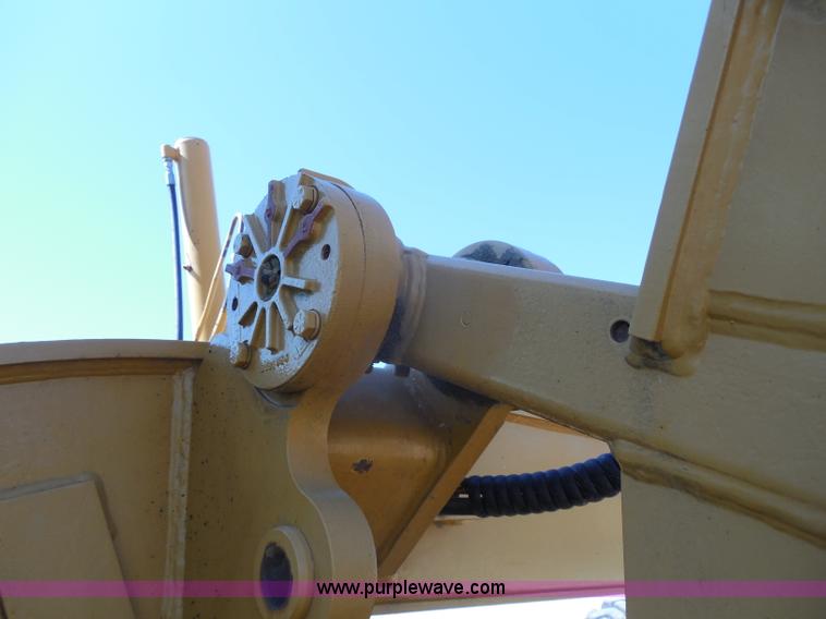 image for item H9806 1992 Dresser 850 articulated motor grader