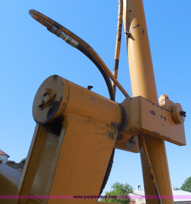 image for item H9806 1992 Dresser 850 articulated motor grader