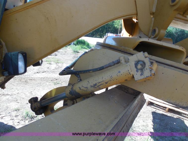 image for item H9806 1992 Dresser 850 articulated motor grader