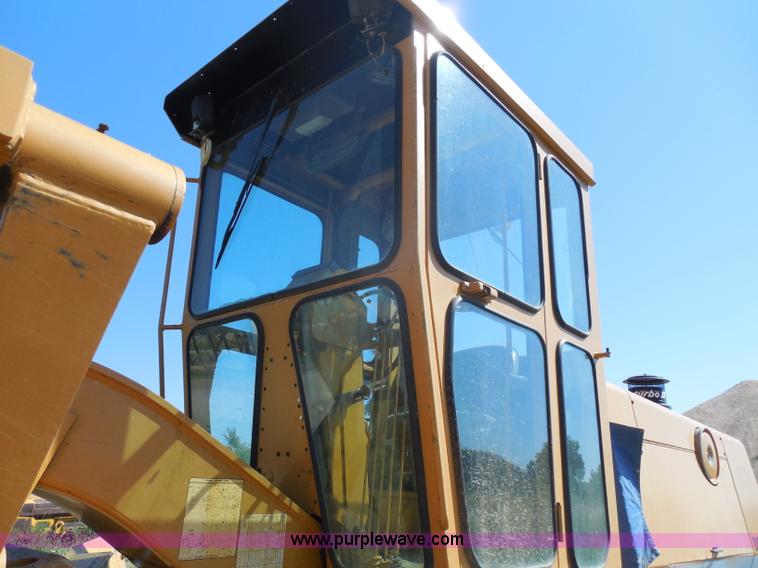 image for item H9806 1992 Dresser 850 articulated motor grader