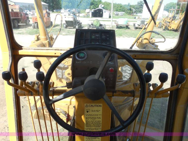 image for item H9806 1992 Dresser 850 articulated motor grader