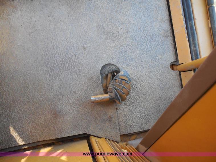 image for item H9806 1992 Dresser 850 articulated motor grader