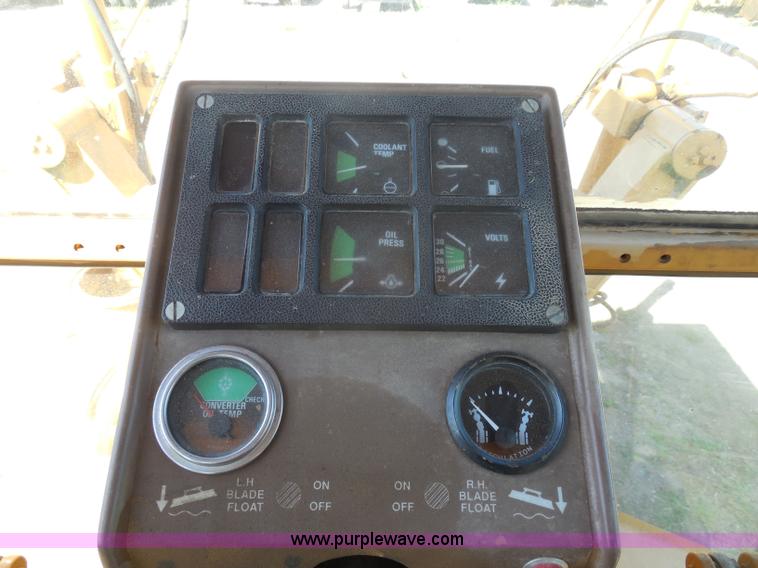 image for item H9806 1992 Dresser 850 articulated motor grader