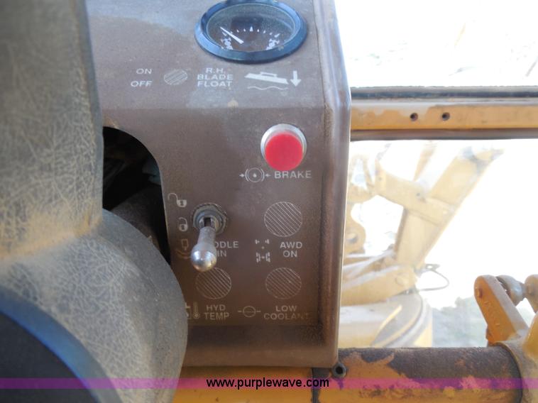 image for item H9806 1992 Dresser 850 articulated motor grader