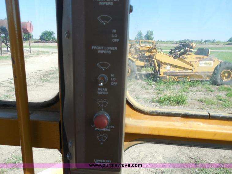 image for item H9806 1992 Dresser 850 articulated motor grader