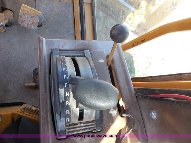 image for item H9806 1992 Dresser 850 articulated motor grader