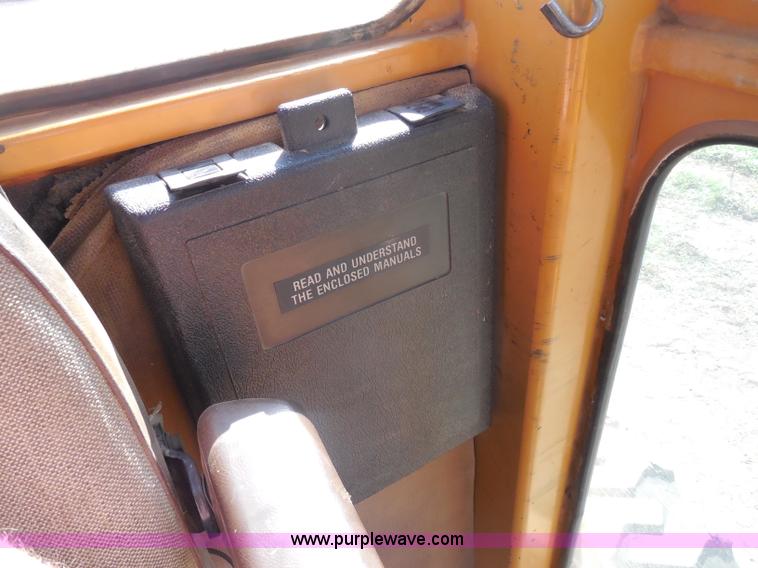 image for item H9806 1992 Dresser 850 articulated motor grader