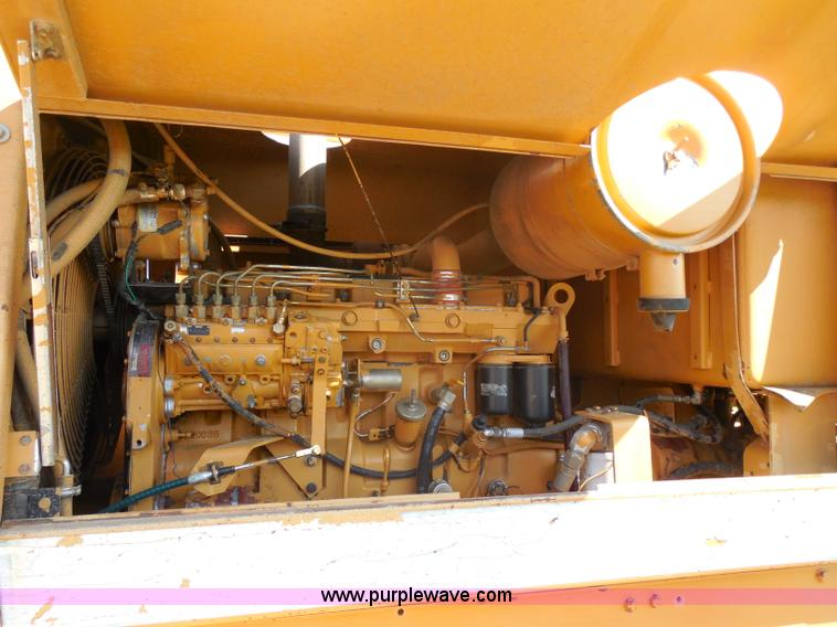 image for item H9806 1992 Dresser 850 articulated motor grader