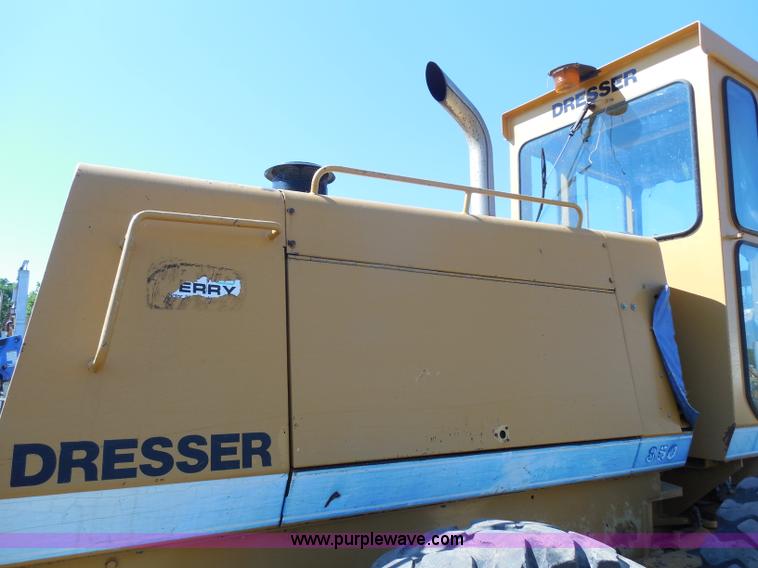 image for item H9806 1992 Dresser 850 articulated motor grader