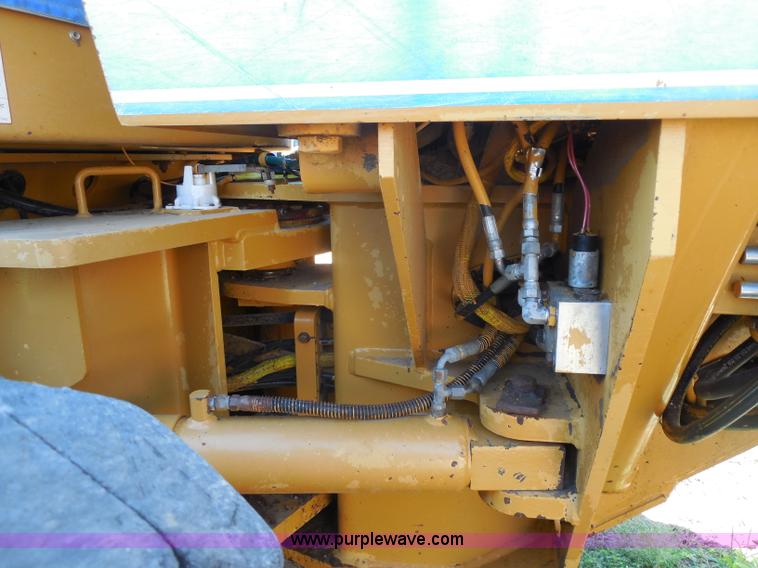 image for item H9806 1992 Dresser 850 articulated motor grader