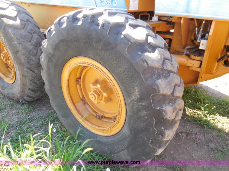 image for item H9806 1992 Dresser 850 articulated motor grader