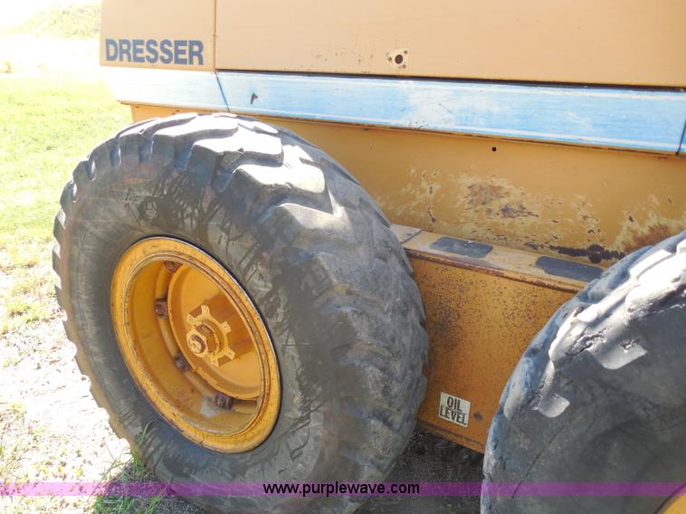 image for item H9806 1992 Dresser 850 articulated motor grader