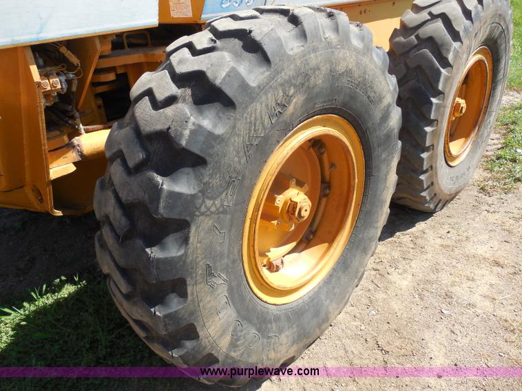 image for item H9806 1992 Dresser 850 articulated motor grader