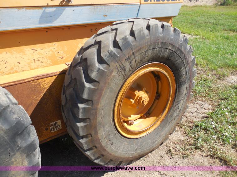 image for item H9806 1992 Dresser 850 articulated motor grader