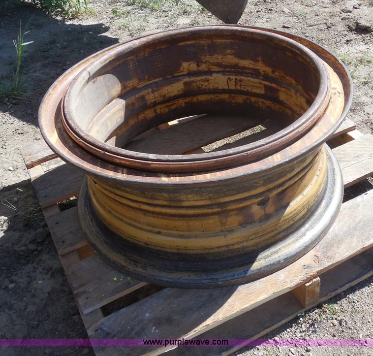 image for item H9806 1992 Dresser 850 articulated motor grader