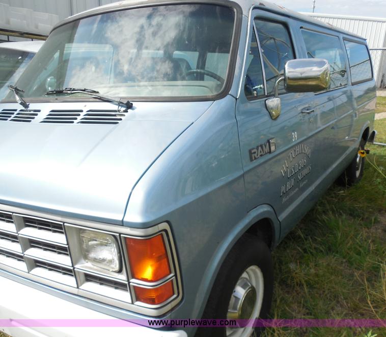 image for item I1361 1989 Dodge Ram Wagon 250 van