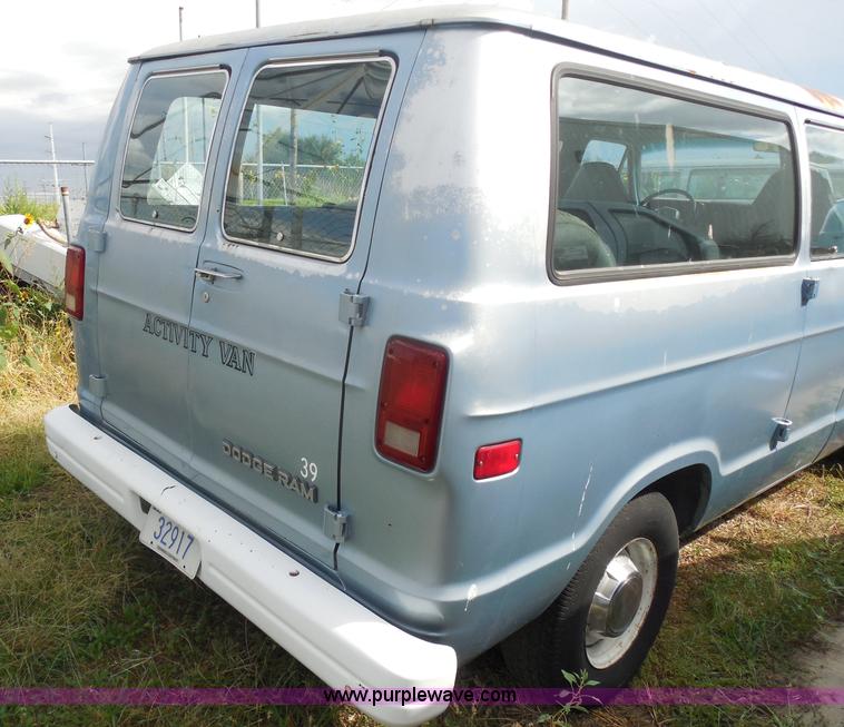 image for item I1361 1989 Dodge Ram Wagon 250 van