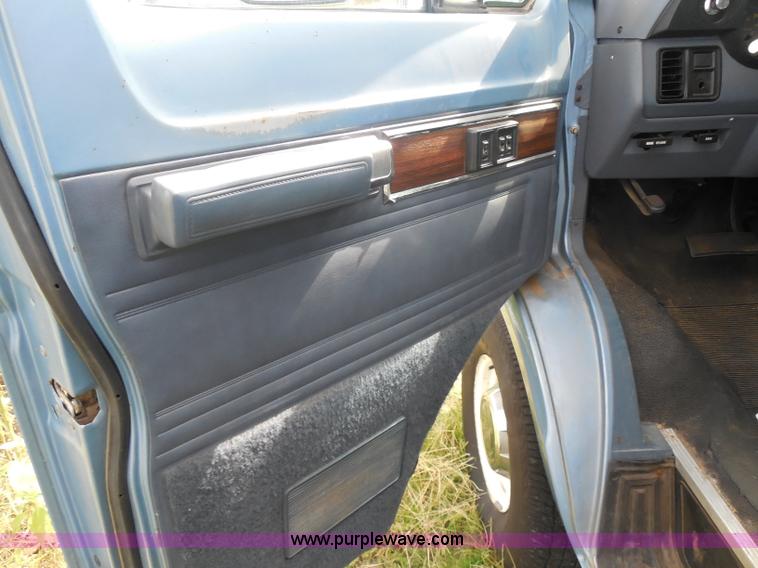 image for item I1361 1989 Dodge Ram Wagon 250 van