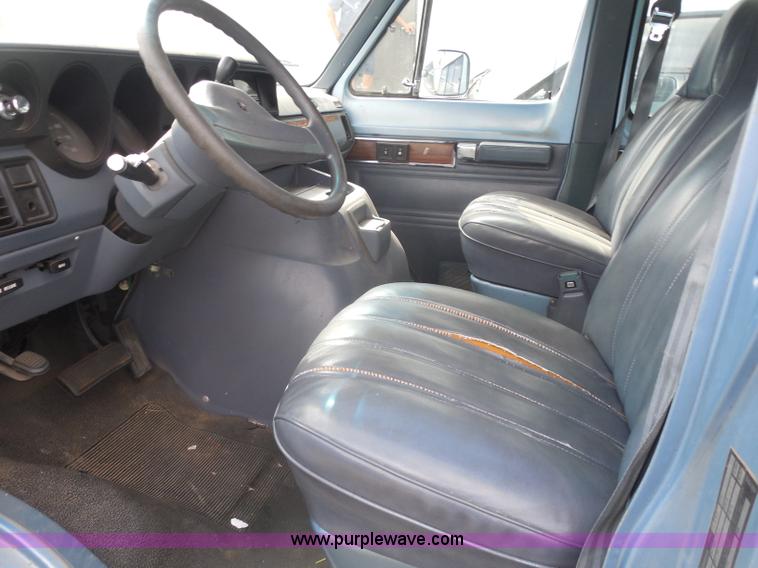 image for item I1361 1989 Dodge Ram Wagon 250 van