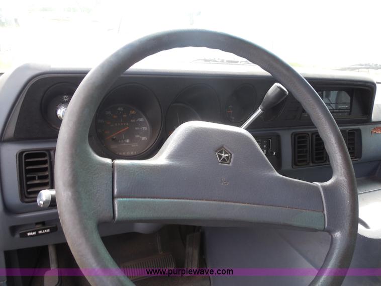 image for item I1361 1989 Dodge Ram Wagon 250 van