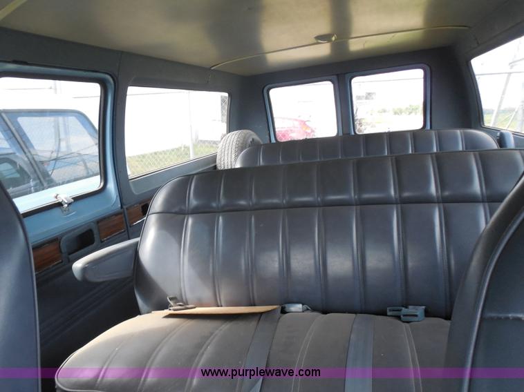 image for item I1361 1989 Dodge Ram Wagon 250 van