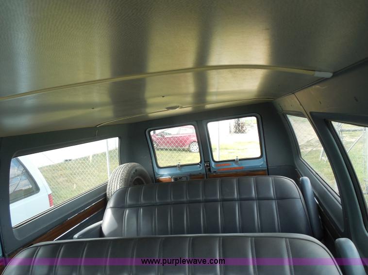 image for item I1361 1989 Dodge Ram Wagon 250 van