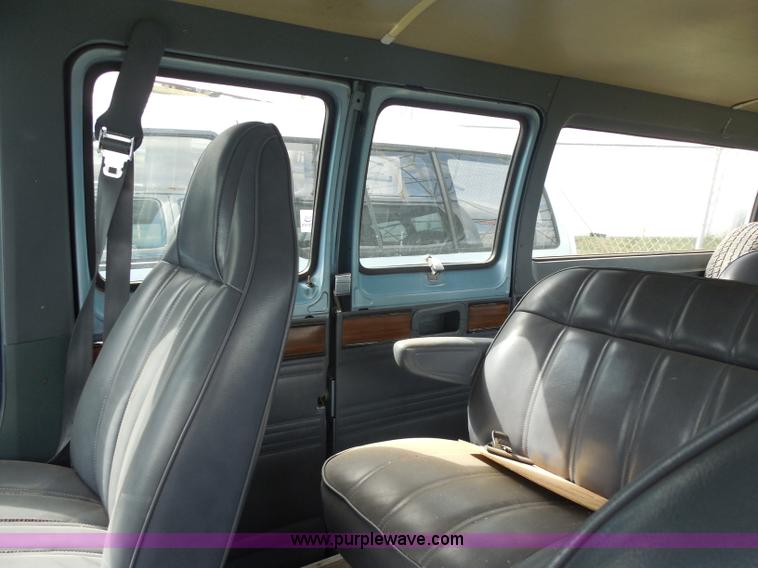 image for item I1361 1989 Dodge Ram Wagon 250 van