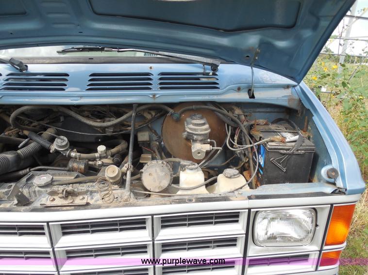 image for item I1361 1989 Dodge Ram Wagon 250 van