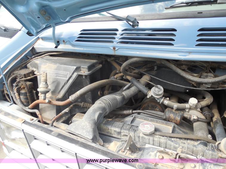 image for item I1361 1989 Dodge Ram Wagon 250 van