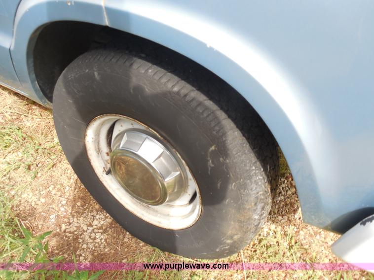 image for item I1361 1989 Dodge Ram Wagon 250 van