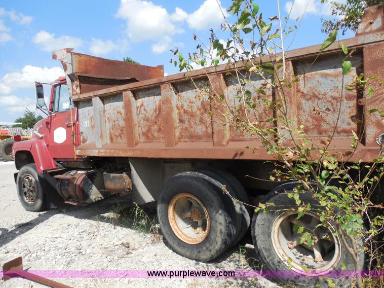 image for item I1498 1980 Ford 8000 dump truck