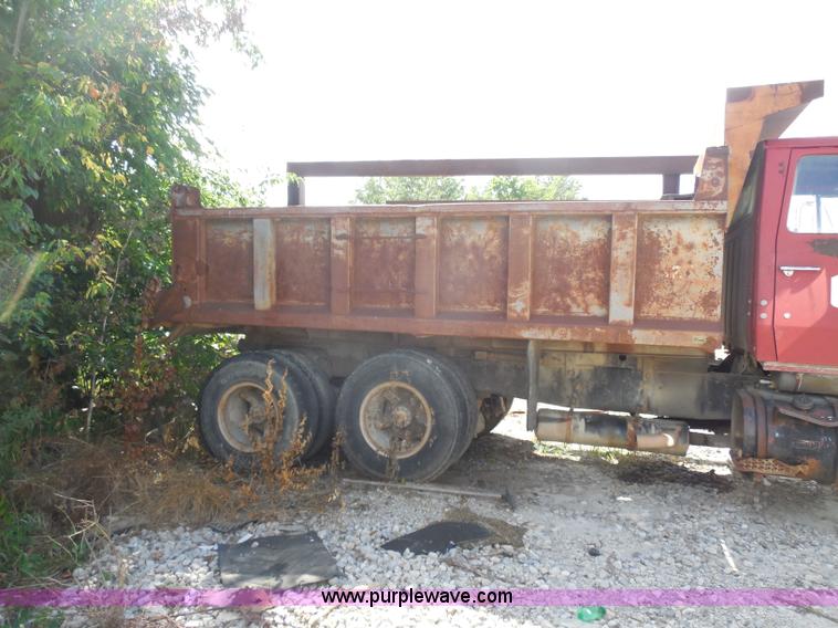 image for item I1498 1980 Ford 8000 dump truck