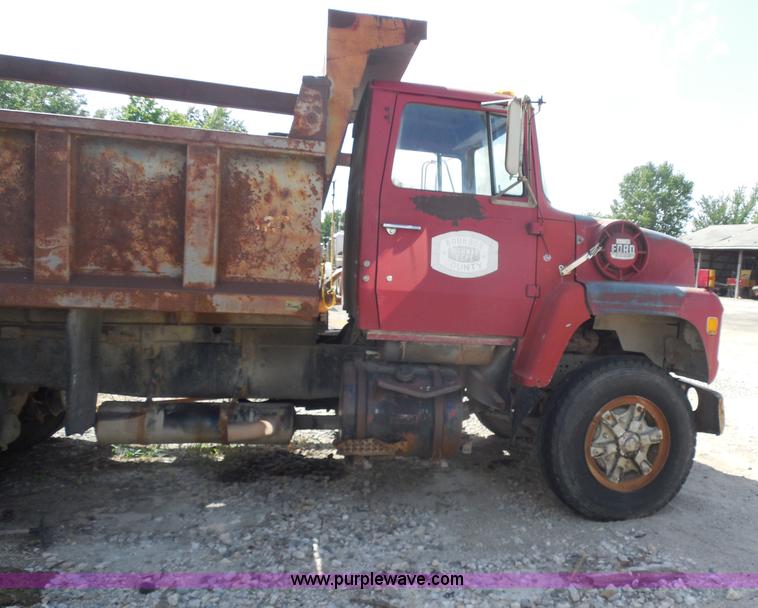 image for item I1498 1980 Ford 8000 dump truck