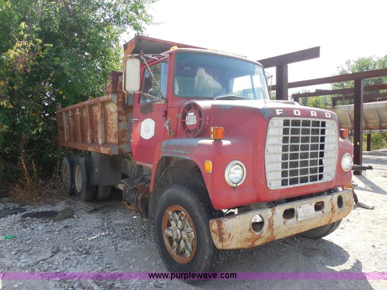 image for item I1498 1980 Ford 8000 dump truck