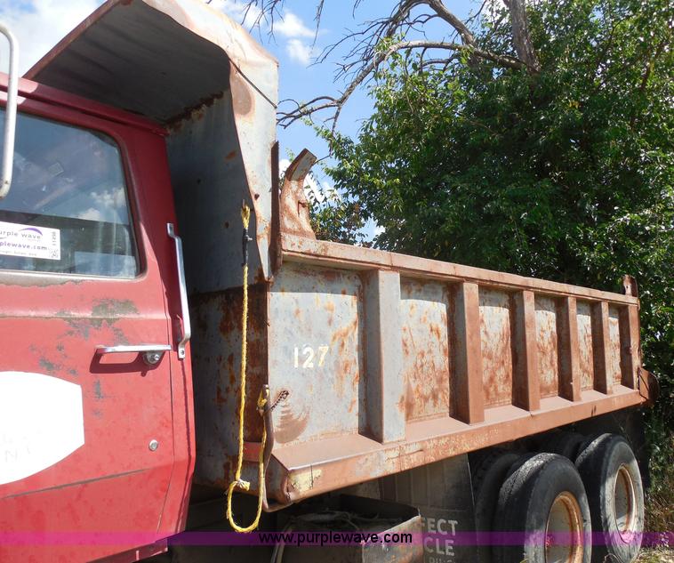 image for item I1498 1980 Ford 8000 dump truck