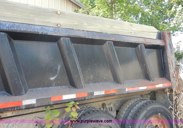 image for item I1499 1993 International 9400 dump truck