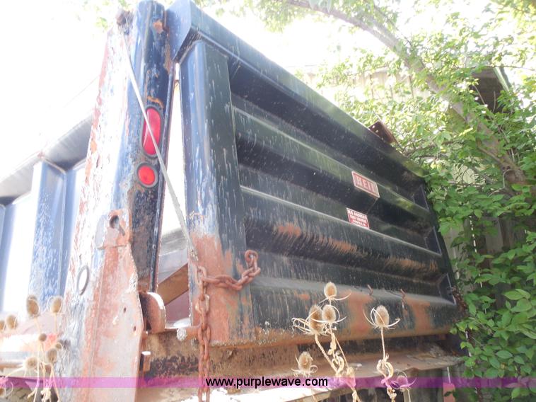 image for item I1499 1993 International 9400 dump truck