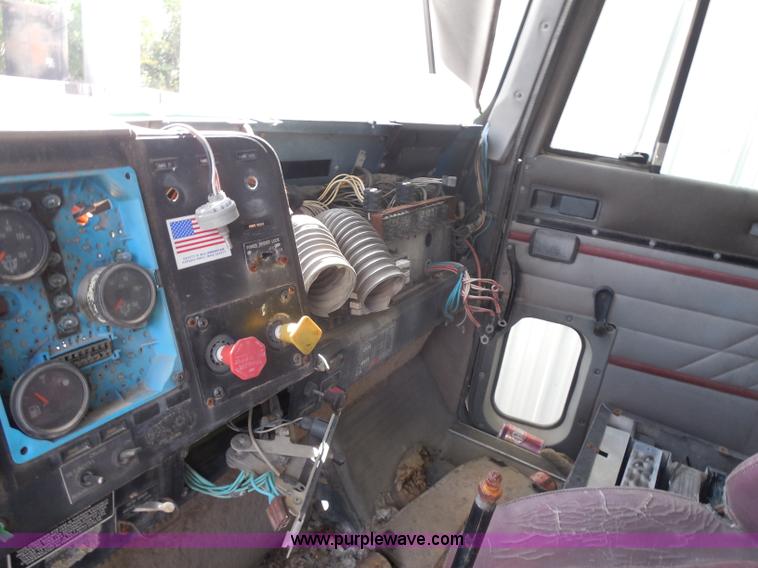 image for item I1499 1993 International 9400 dump truck