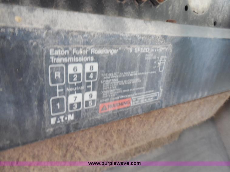 image for item I1499 1993 International 9400 dump truck