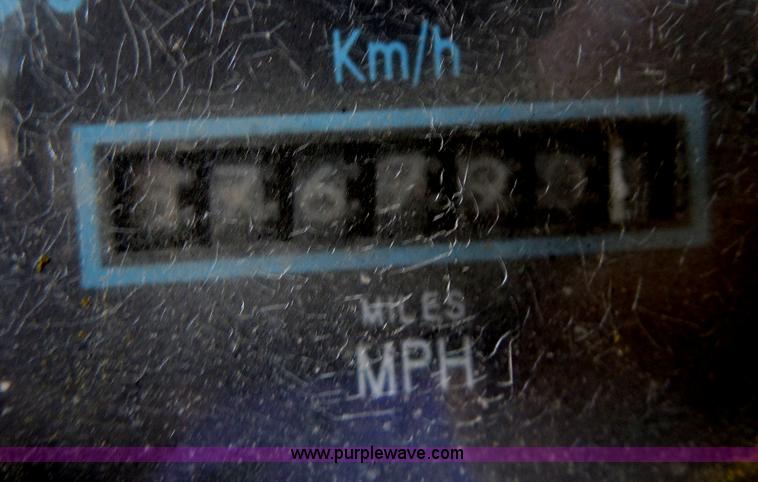 image for item I1499 1993 International 9400 dump truck