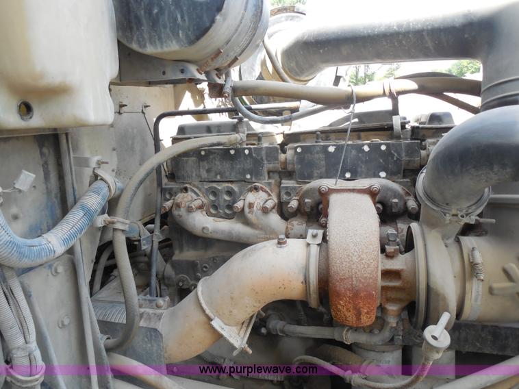 image for item I1499 1993 International 9400 dump truck