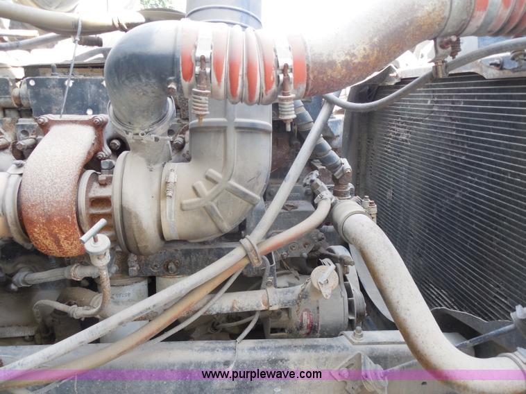 image for item I1499 1993 International 9400 dump truck