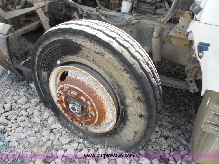 image for item I1499 1993 International 9400 dump truck