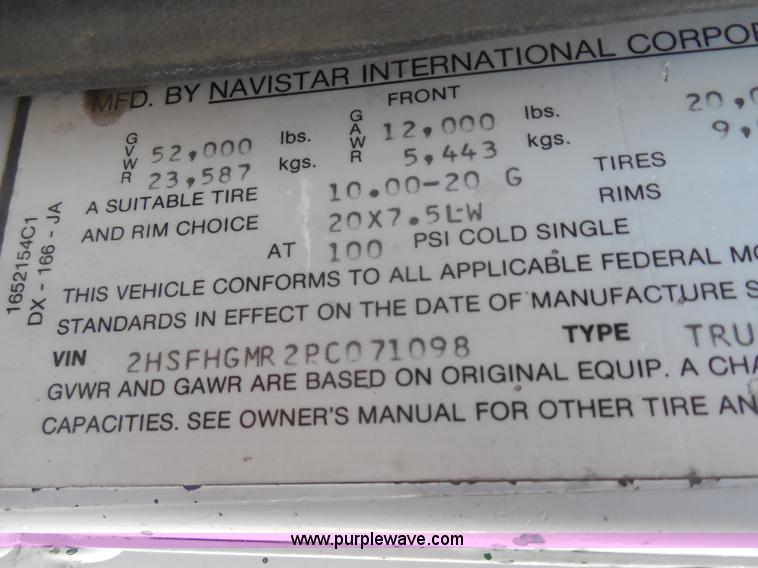 image for item I1499 1993 International 9400 dump truck