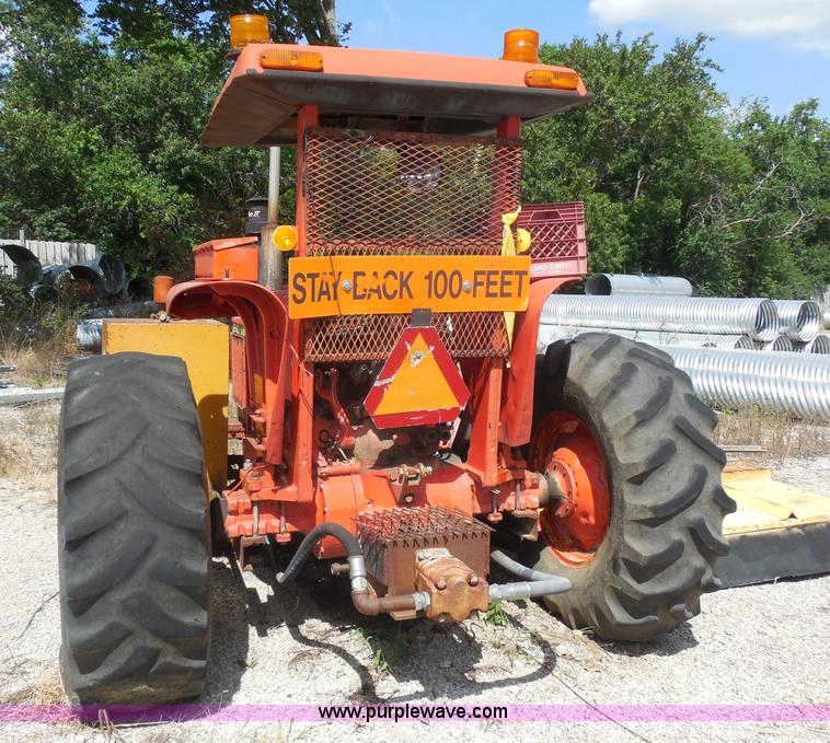 image for item I1500 1983 John Deere 2640 tractor