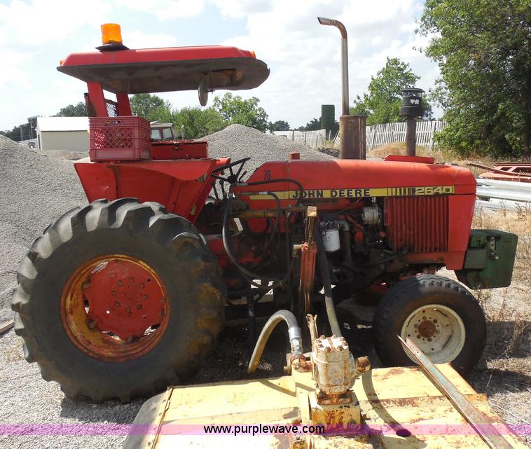image for item I1500 1983 John Deere 2640 tractor