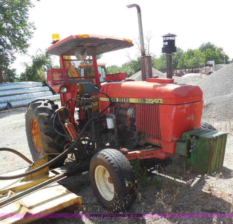 image for item I1500 1983 John Deere 2640 tractor