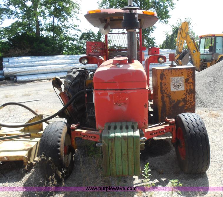 image for item I1500 1983 John Deere 2640 tractor