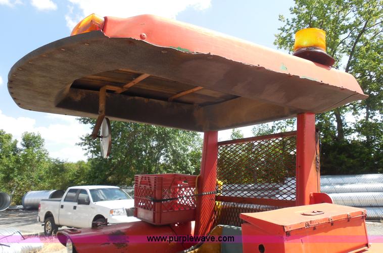 image for item I1500 1983 John Deere 2640 tractor